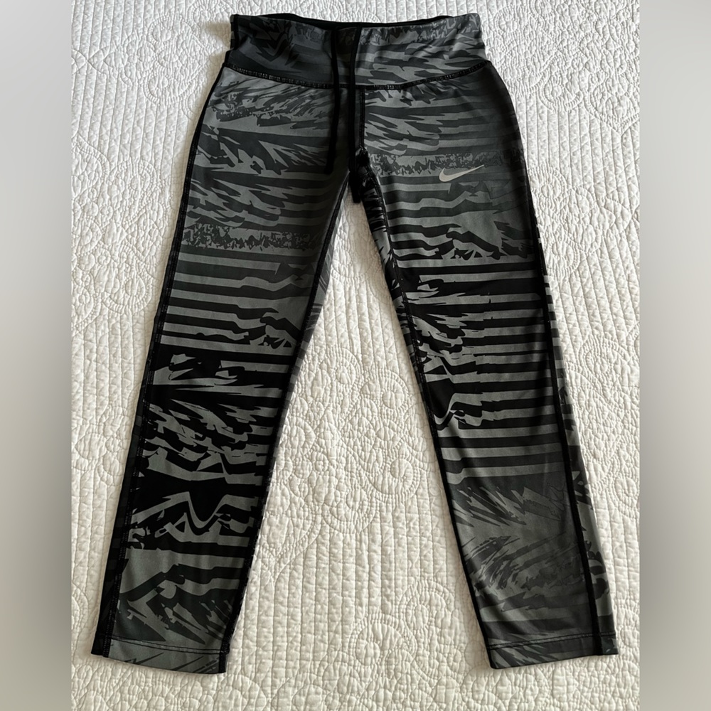 Nike 3/4 length leggings